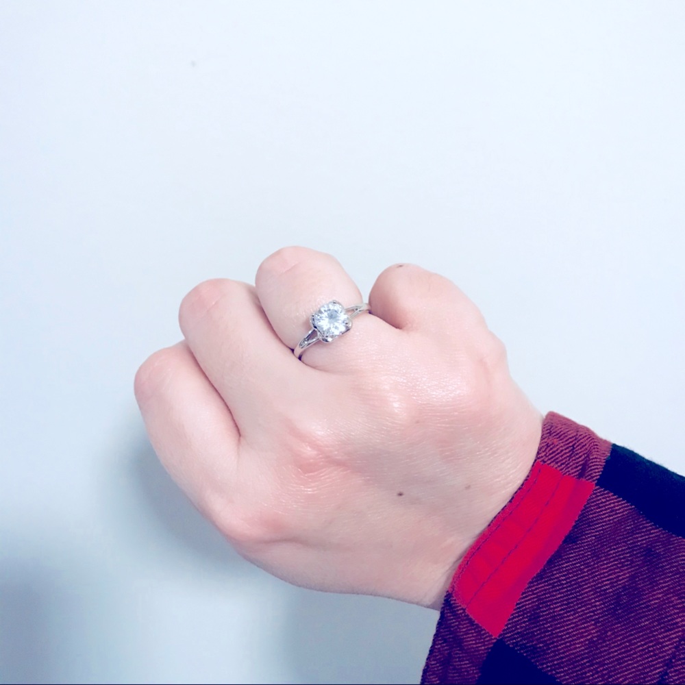💍Glam Round Cushioned CZ Diamond Silver Ring 8💎 - Picture 3 of 16